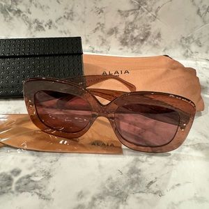 New ALAIA Neutral Square 50 MM oversized sunglasses, designer retails $485